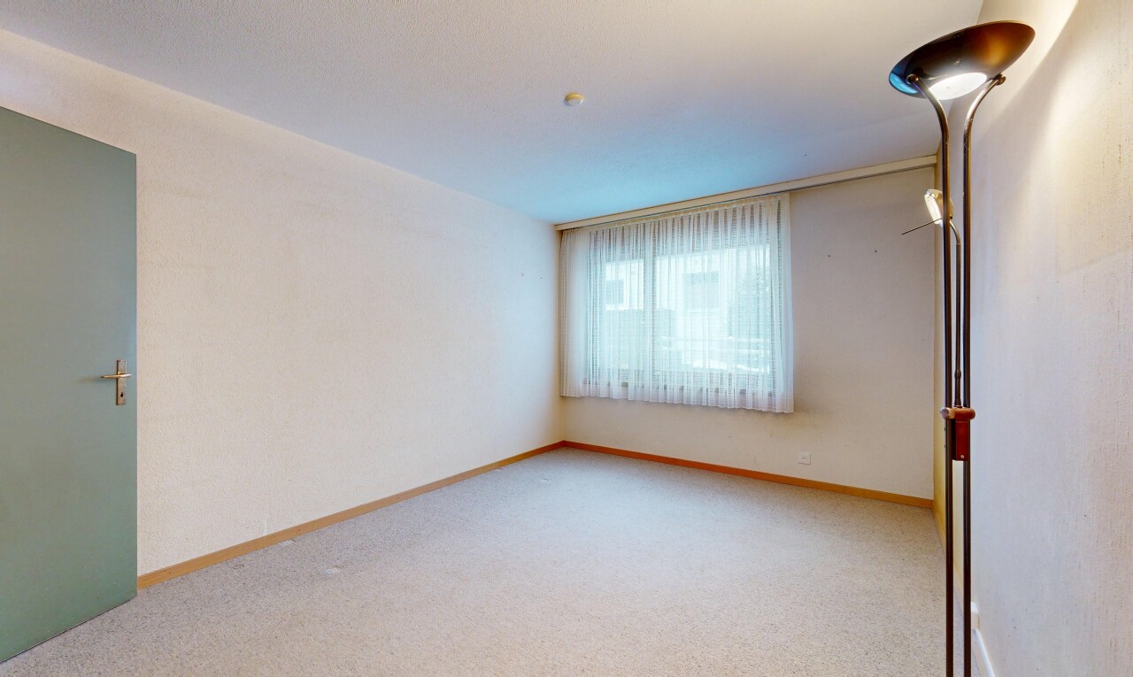 pièce vide avec lumière naturelle, natural light, inside property, moquette, et carpet