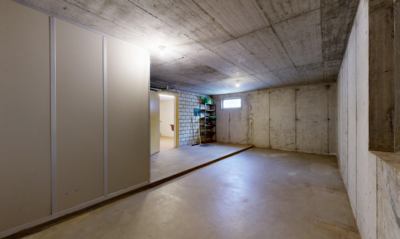 parking avec inside property