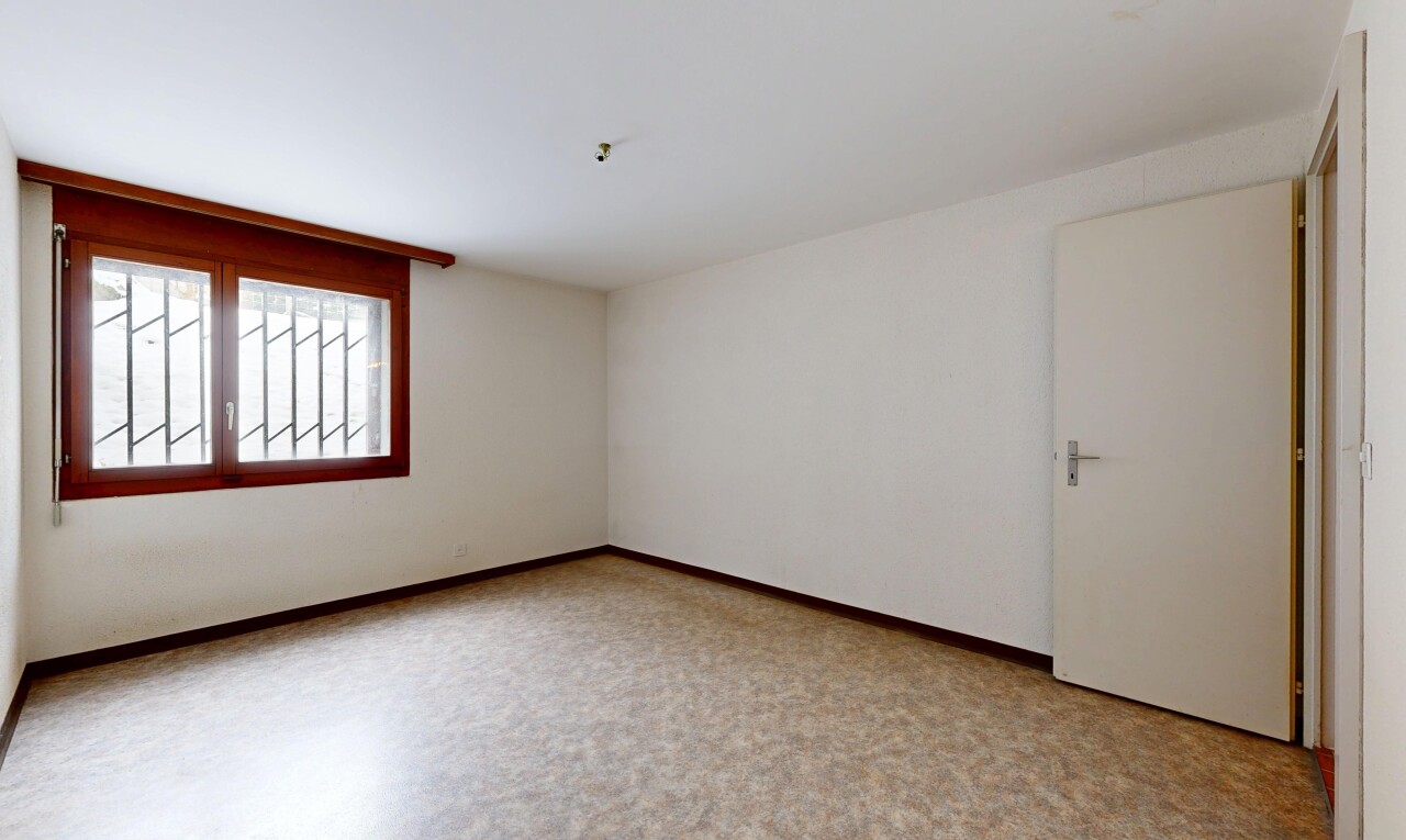 pièce vide avec lumière naturelle, natural light, cloison sèche, drywall, et inside property