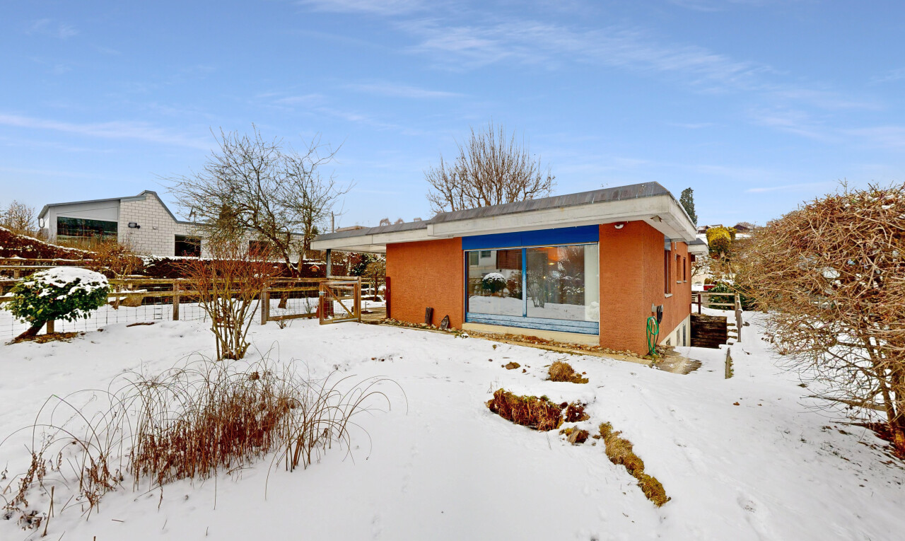 façade avec snow, property visible, day time, et clôture