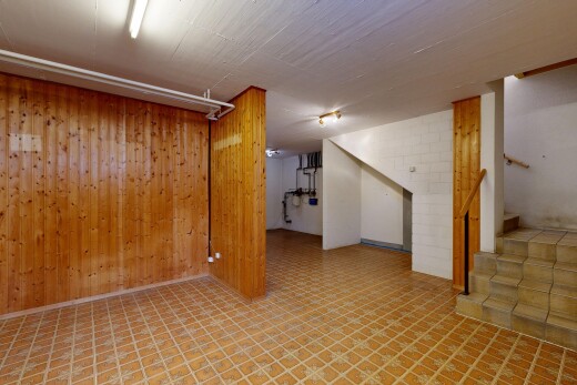 pièce vide avec sous-sol, escaliers, mur en bois, wood wall, et inside property