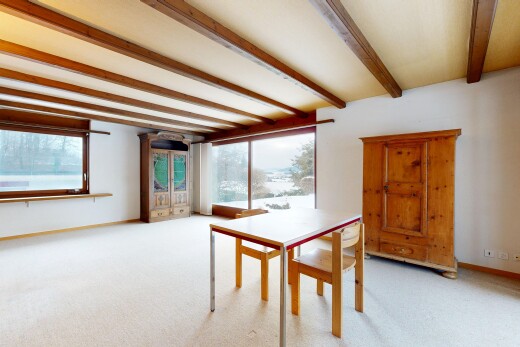 salle à manger avec lumière naturelle, natural light, plinthes murales, baseboards wall, et moquette