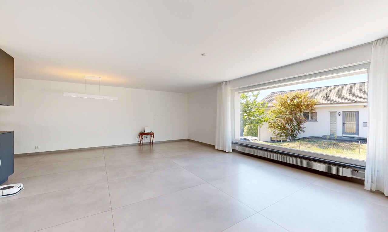 leerer raum mit drywall, gipskartonwand, natürliches licht, baseboards wall, und sockelleisten