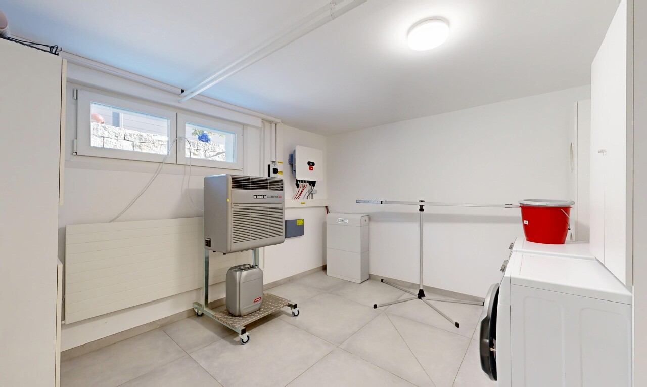 wäschekammer mit drywall, gipskartonwand, keller, tumbler, und light floor