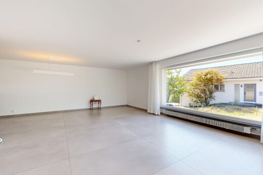 leerer raum mit drywall, gipskartonwand, natürliches licht, baseboards wall, und sockelleisten