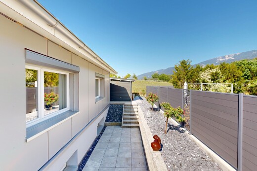 terrasse mit zaun, from property, blick auf die berge, mountain view, und day time