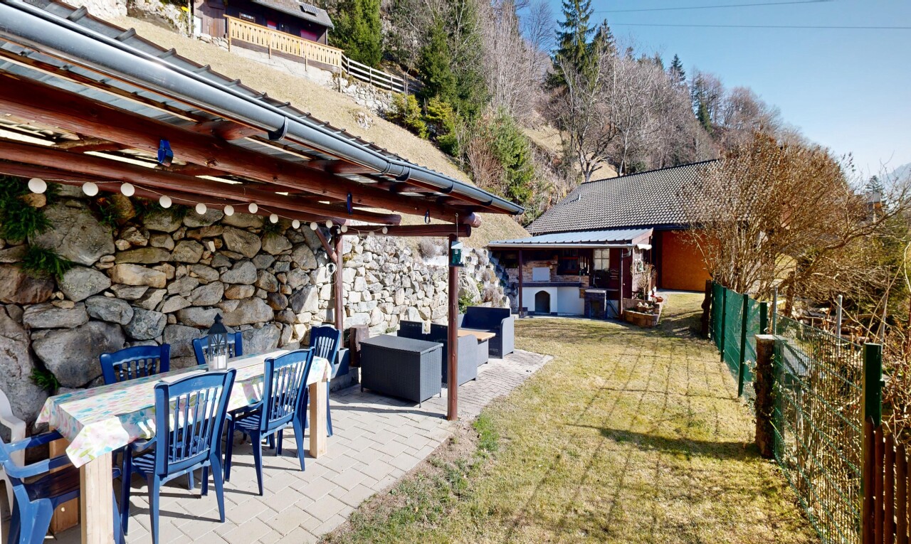 terrasse avec terrasse, day time, coin repas extérieur, espace de vie extérieur, et pelouse