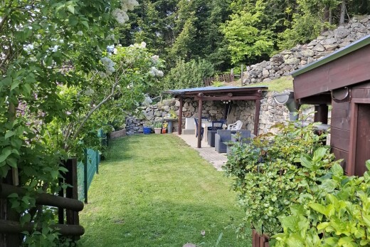 jardin avec terrasse, pelouse, et from property
