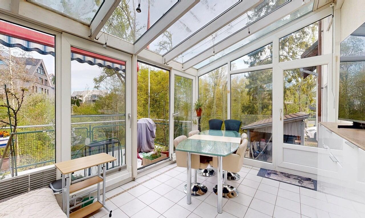 terrasse mit wintergarten, essbereich im freien, und grill
