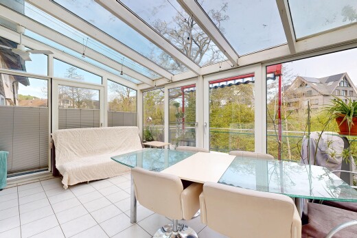 esszimmer mit wintergarten, tile floor, fliesenboden, day time, und natural light