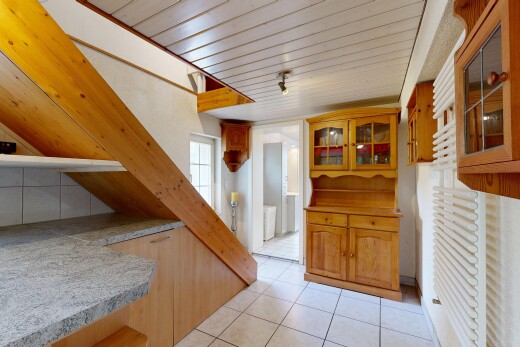 küche mit arched cabinets, bogenförmige schränke, crown molding cabinets, schränke mit zierleisten, und light floor