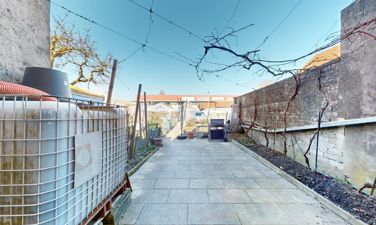 terrasse avec terrasse et clôture