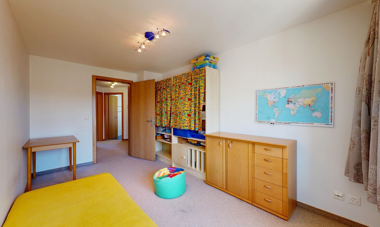 chambre avec drywall, cloison sèche, carpet, moquette, et baseboards wall