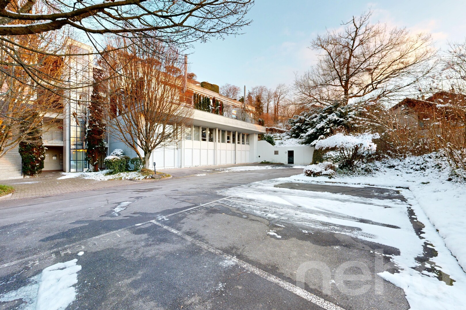 extérieur du bâtiment avec day time et snow