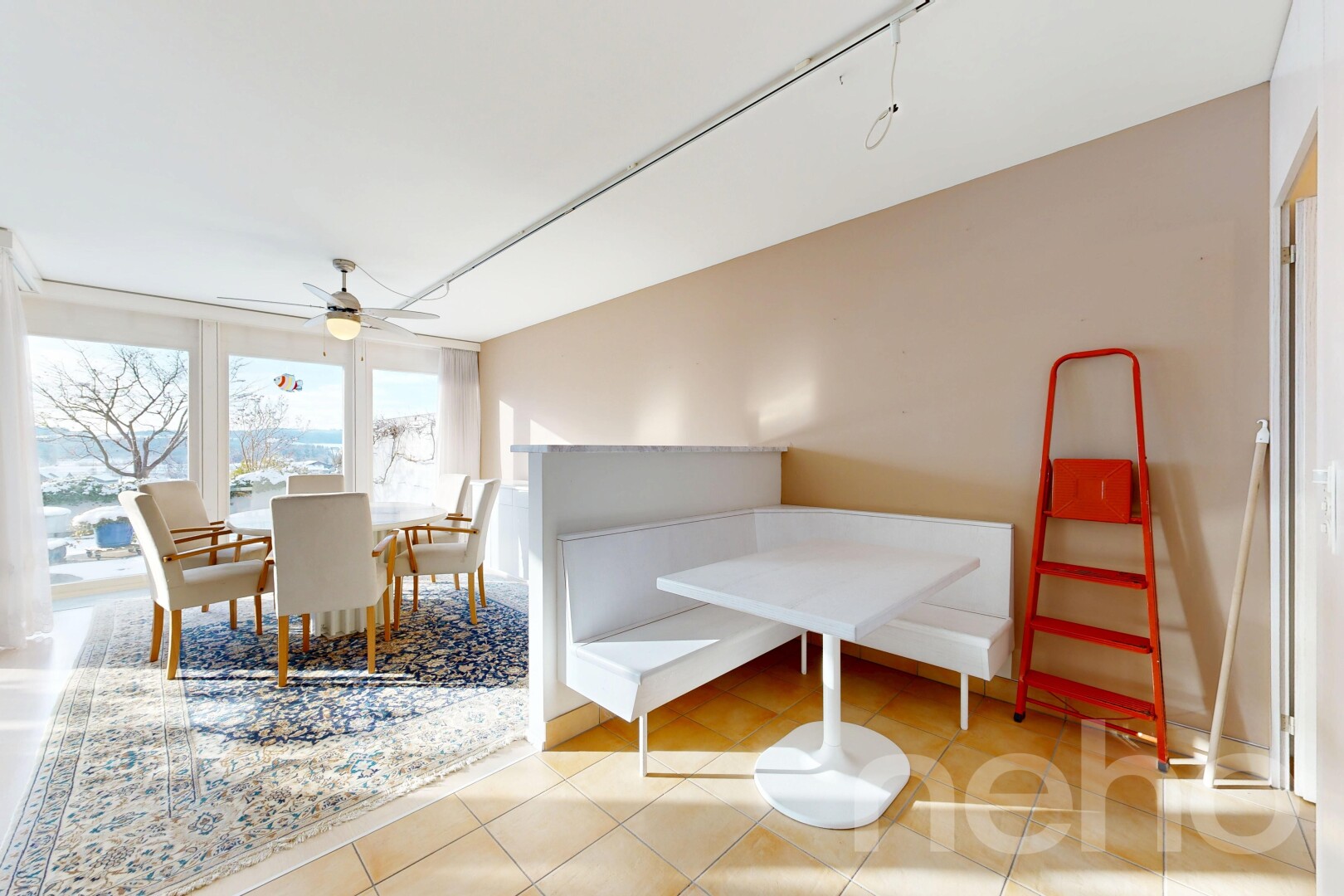 salon / salle à manger avec cloison sèche, drywall, inside property, lumière naturelle, et natural light