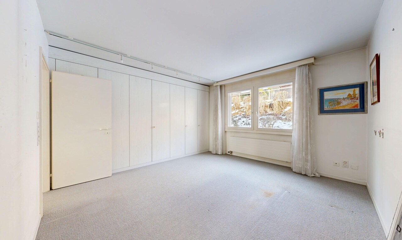 pièce vide avec cloison sèche, drywall, inside property, lumière naturelle, et natural light