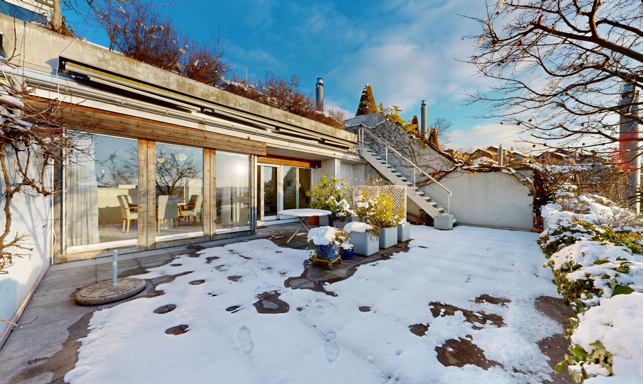 terrasse avec from property, snow, terrasse, day time, et escaliers