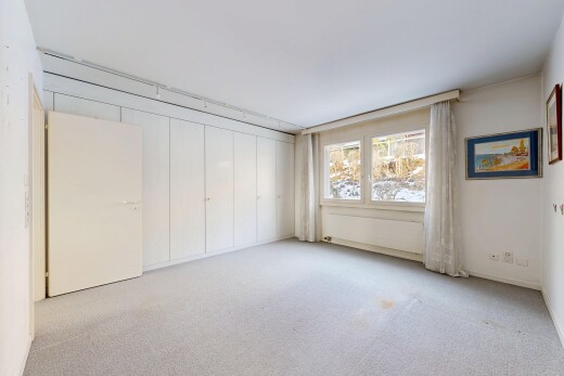 carpeted empty room featuring baseboards