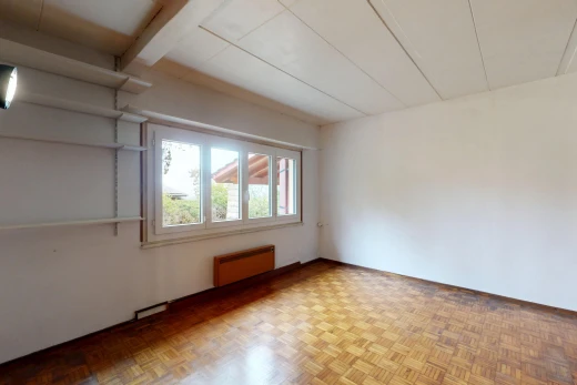 leerer raum mit gipskartonwand, drywall, holzfußboden, wood finish floor, und parquet floor