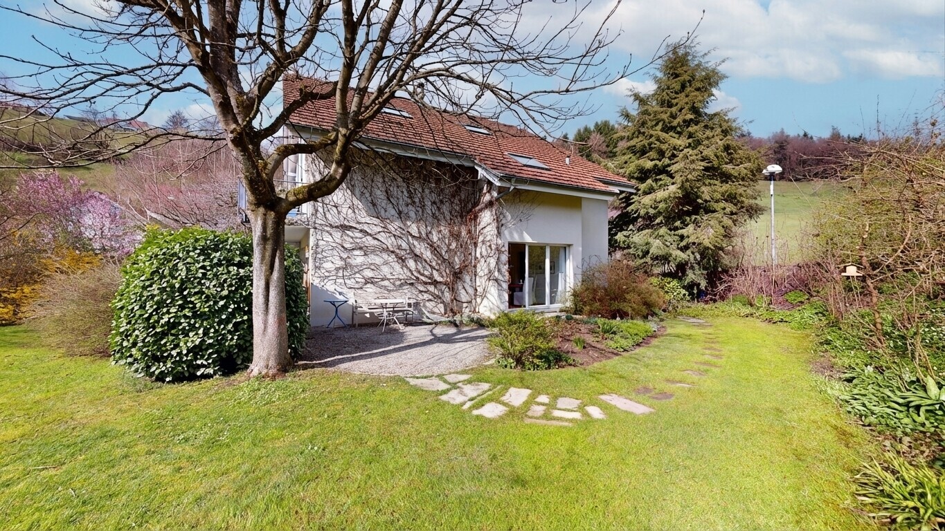 garten mit day time, rasen, und property visible