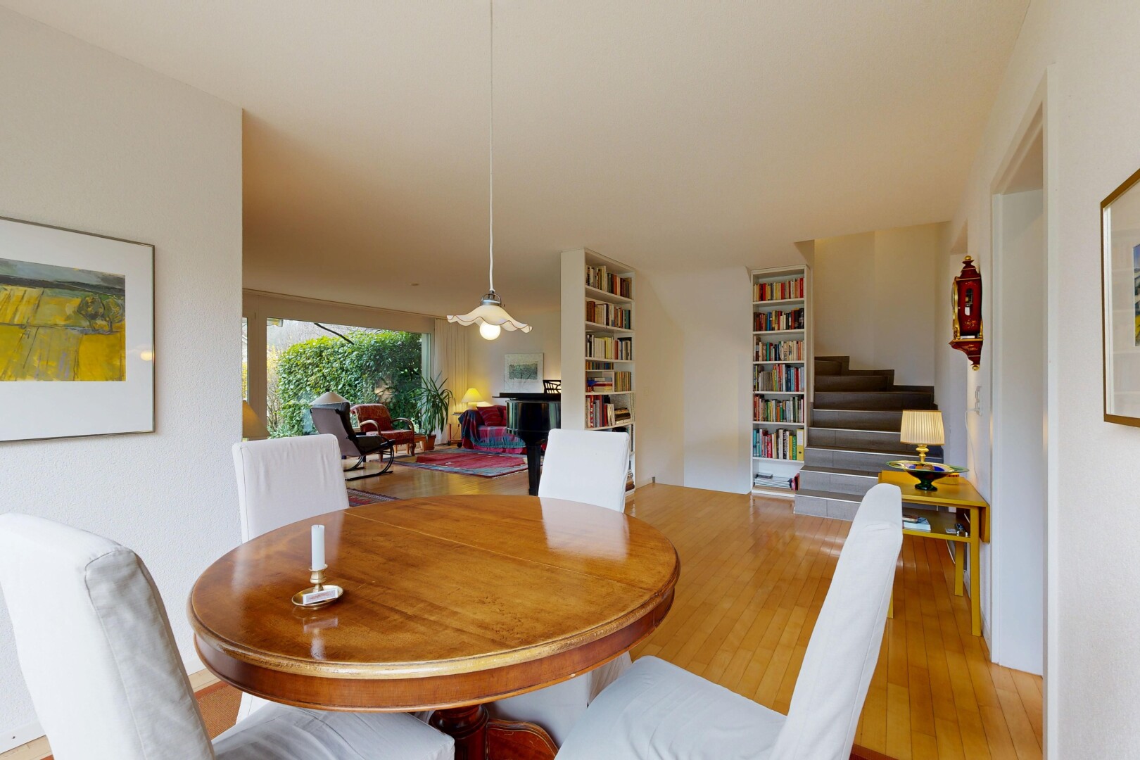 esszimmer mit holzfußboden, inside property, wood finish floor, gipskartonwand, und drywall