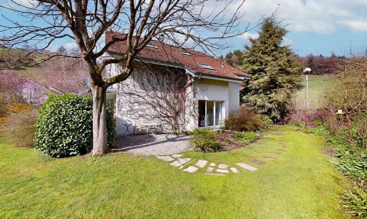 garten mit day time, rasen, und property visible