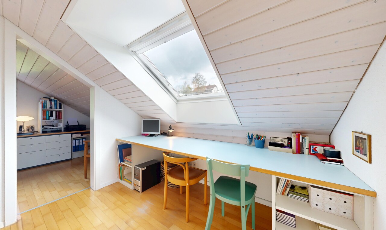 büro mit zusätzliches zimmer, bürobereich, dachfenster, holzdecke, und wood ceiling