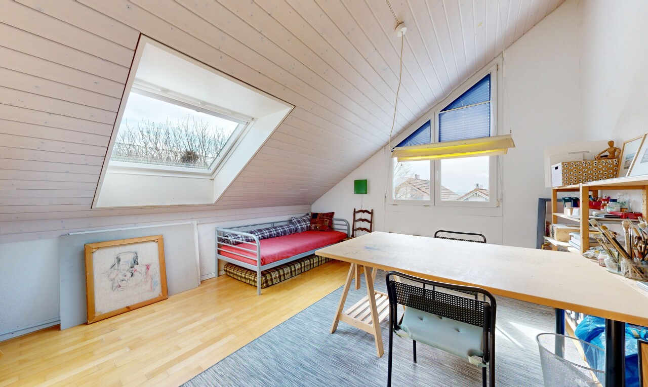 büro mit zusätzliches zimmer, wood ceiling, holzdecke, dachfenster, und wood finish floor