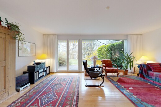 salon avec cloison sèche, drywall, sol en finition bois, wood finish floor, et inside property