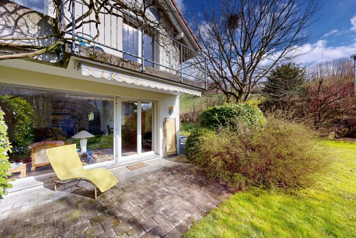 außenansicht mit markise, balkon, from property, terrasse, und day time