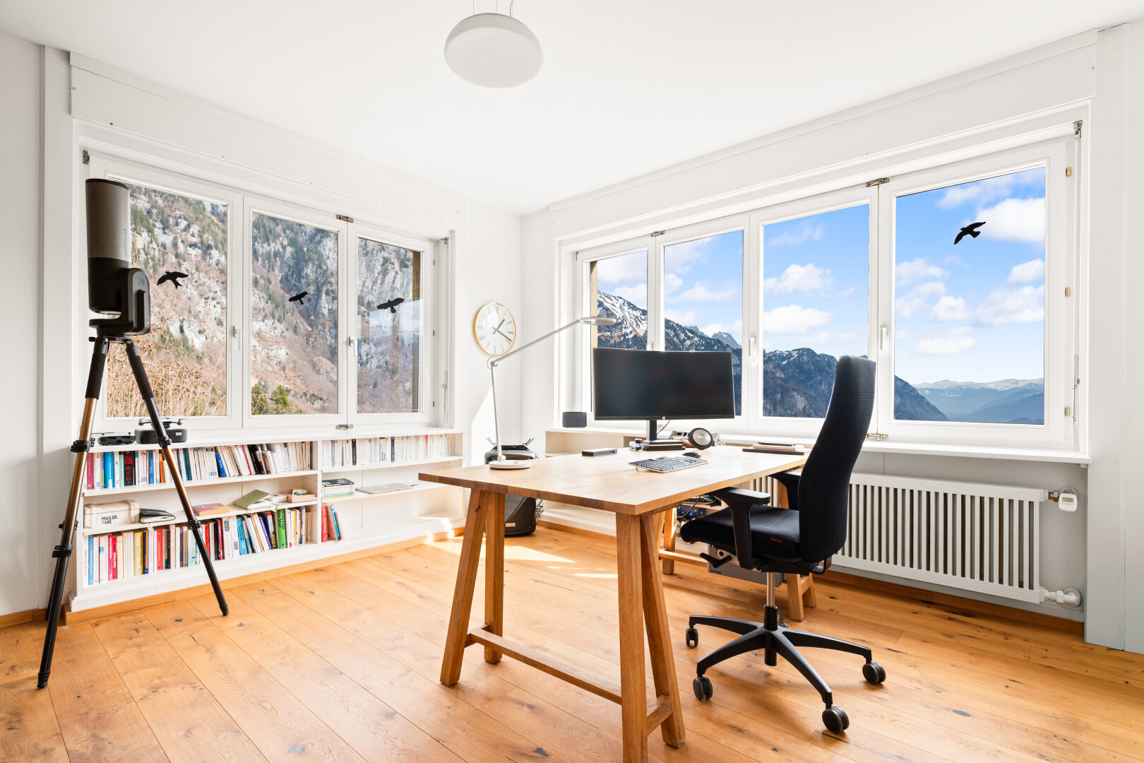 büro mit bürobereich, fernseher, kühler, holzfußboden, und wood finish floor