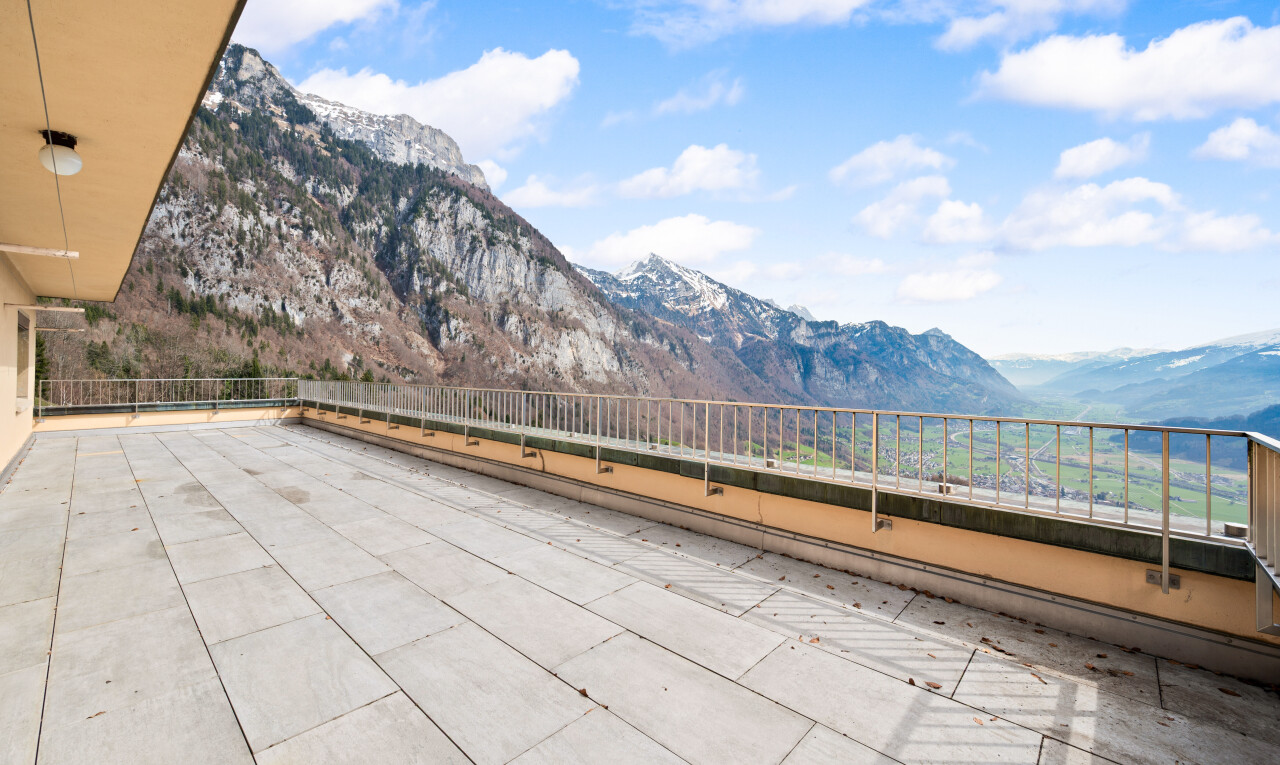 terrasse mit terrasse, blick auf die berge, mountain view, day time, und from property
