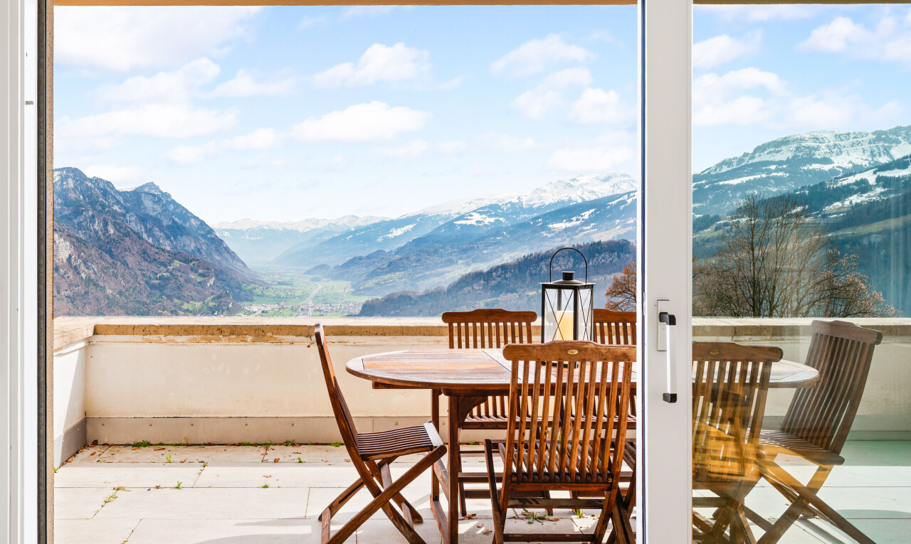 terrasse mit terrasse, blick auf die berge, mountain view, und day time