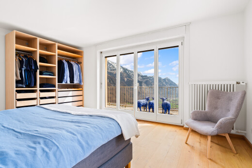 zimmer / schlafzimmer mit blick auf die berge, mountain view, holzfußboden, wood finish floor, und gipskartonwand