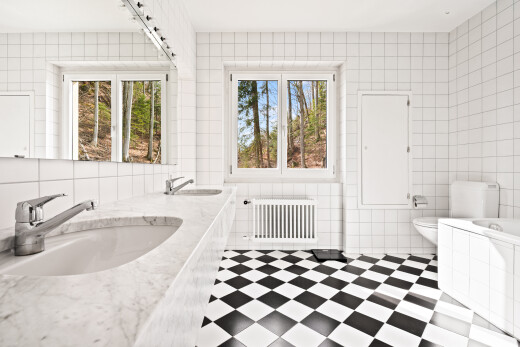 bad mit komplettes badezimmer, fliesenwand, tile wall, bad, und waschbecken