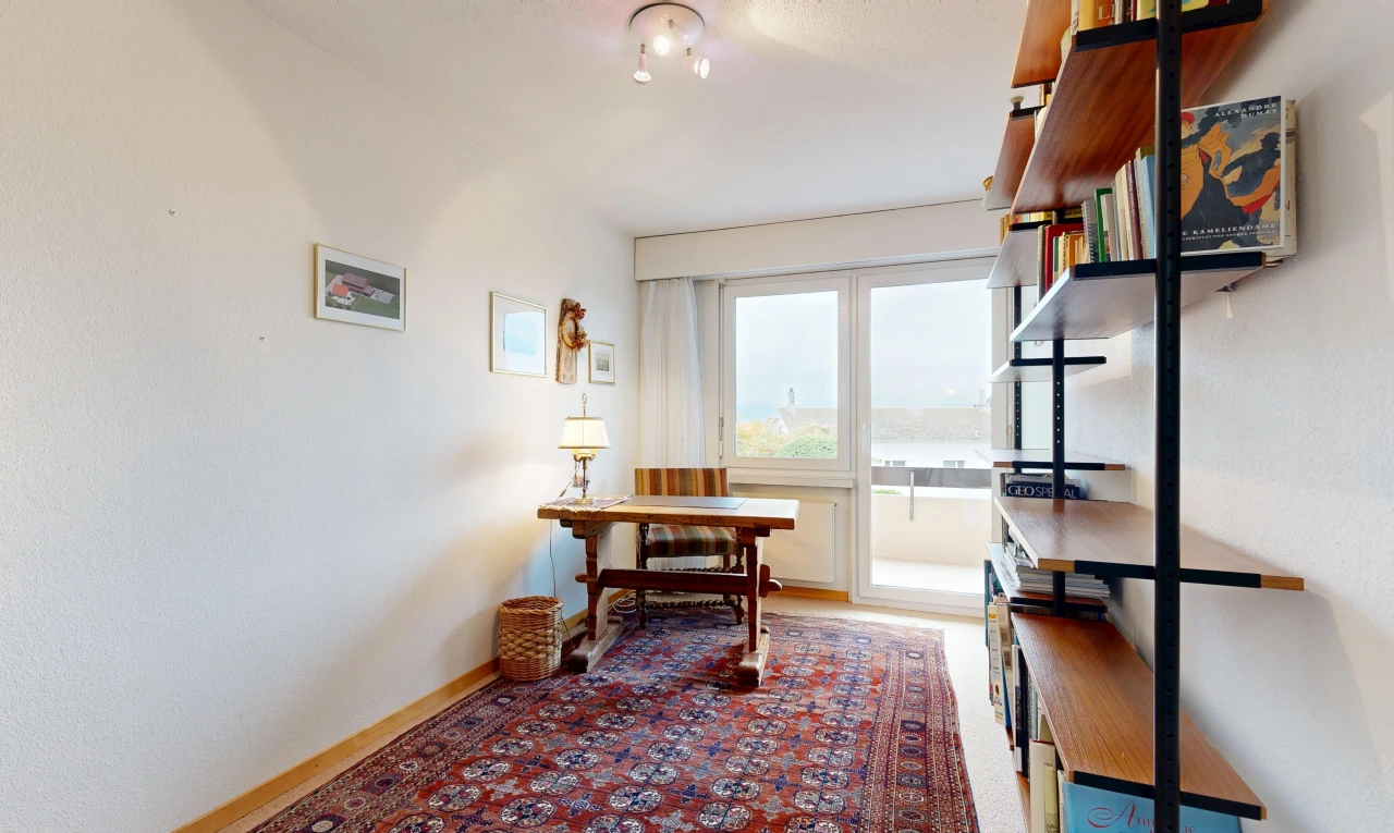 office space featuring baseboards