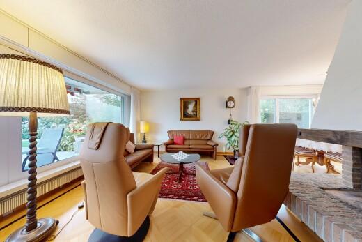 wohnzimmer mit holzfußboden, wood finish floor, parquet floor, inside property, und kühler