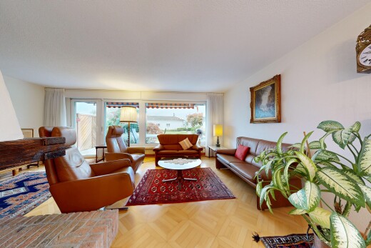 wohnzimmer mit außenzugang, holzfußboden, wood finish floor, gipskartonwand, und drywall