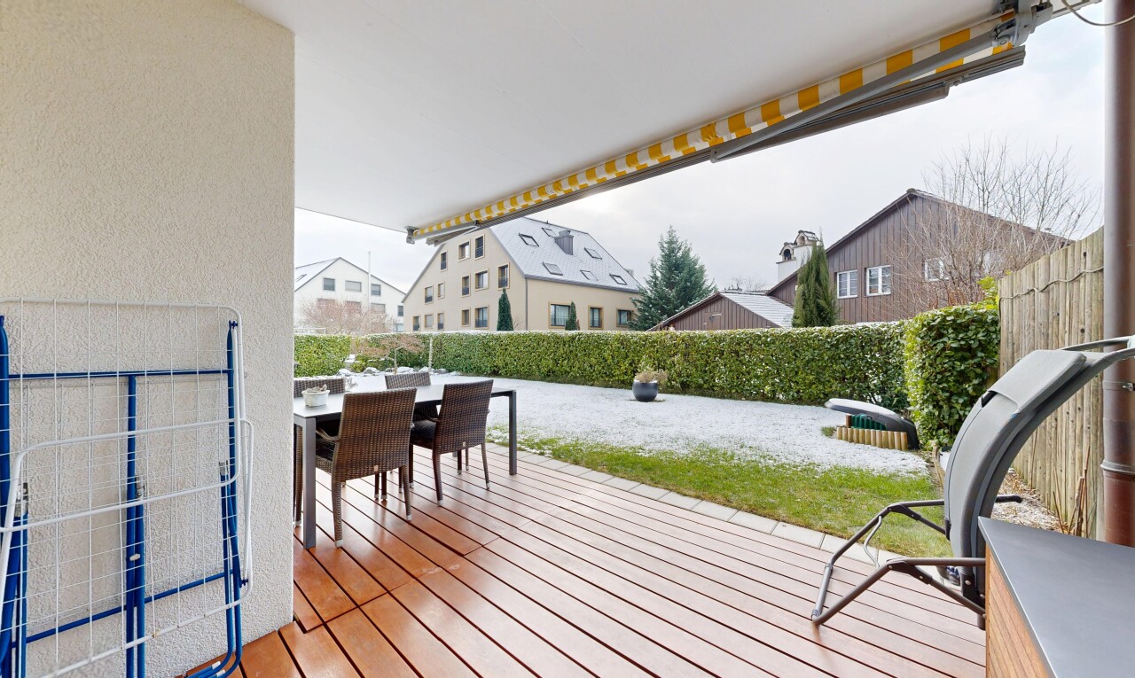 terrasse avec coin repas extérieur, terrasse, et overcast