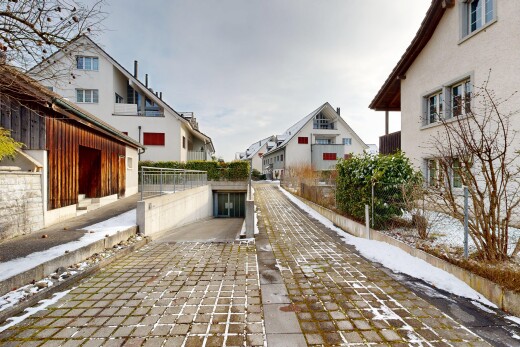außenansicht mit stuckverkleidung, snow, wohngebietblick, residential view, und zaun