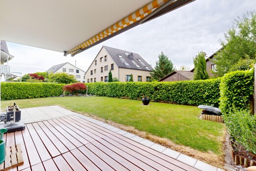 garten mit from property, deck, rasen, und overcast