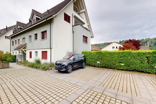 außenansicht mit overcast, parkplatz, stuckverkleidung, und vertikale verkleidung