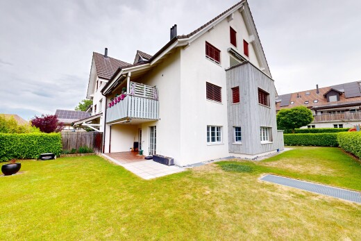 außenansicht mit rasen, zaun, balkon, overcast, und schornstein
