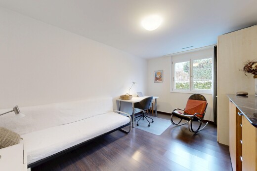 zimmer / schlafzimmer mit natürliches licht, natural light, gipskartonwand, drywall, und inside property