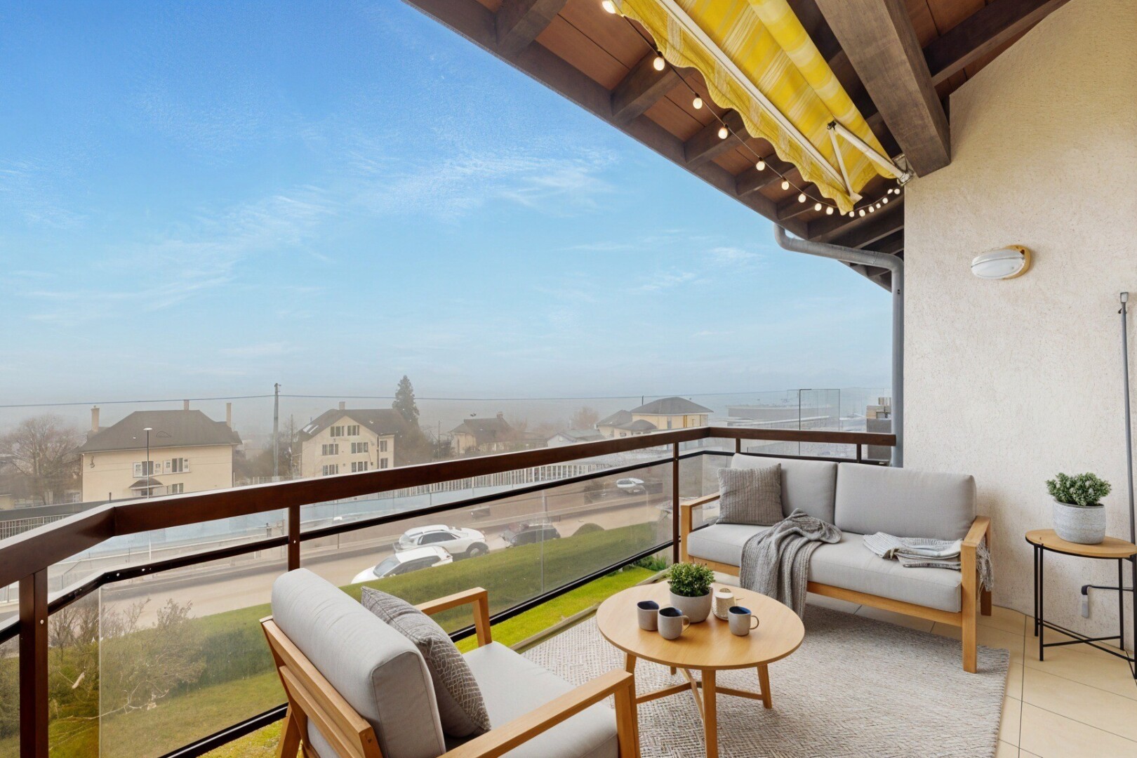 balkon mit day time, from property, und balkon