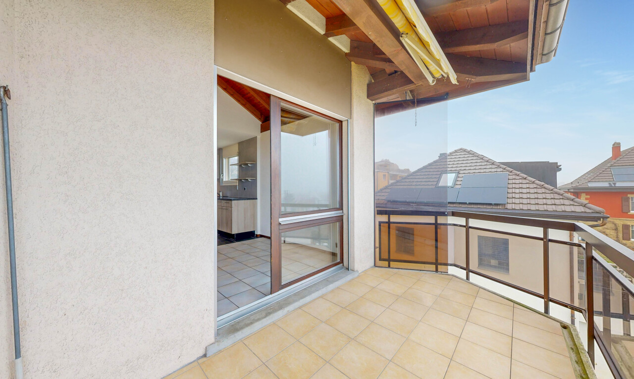 balkon mit balkon, from property, und day time
