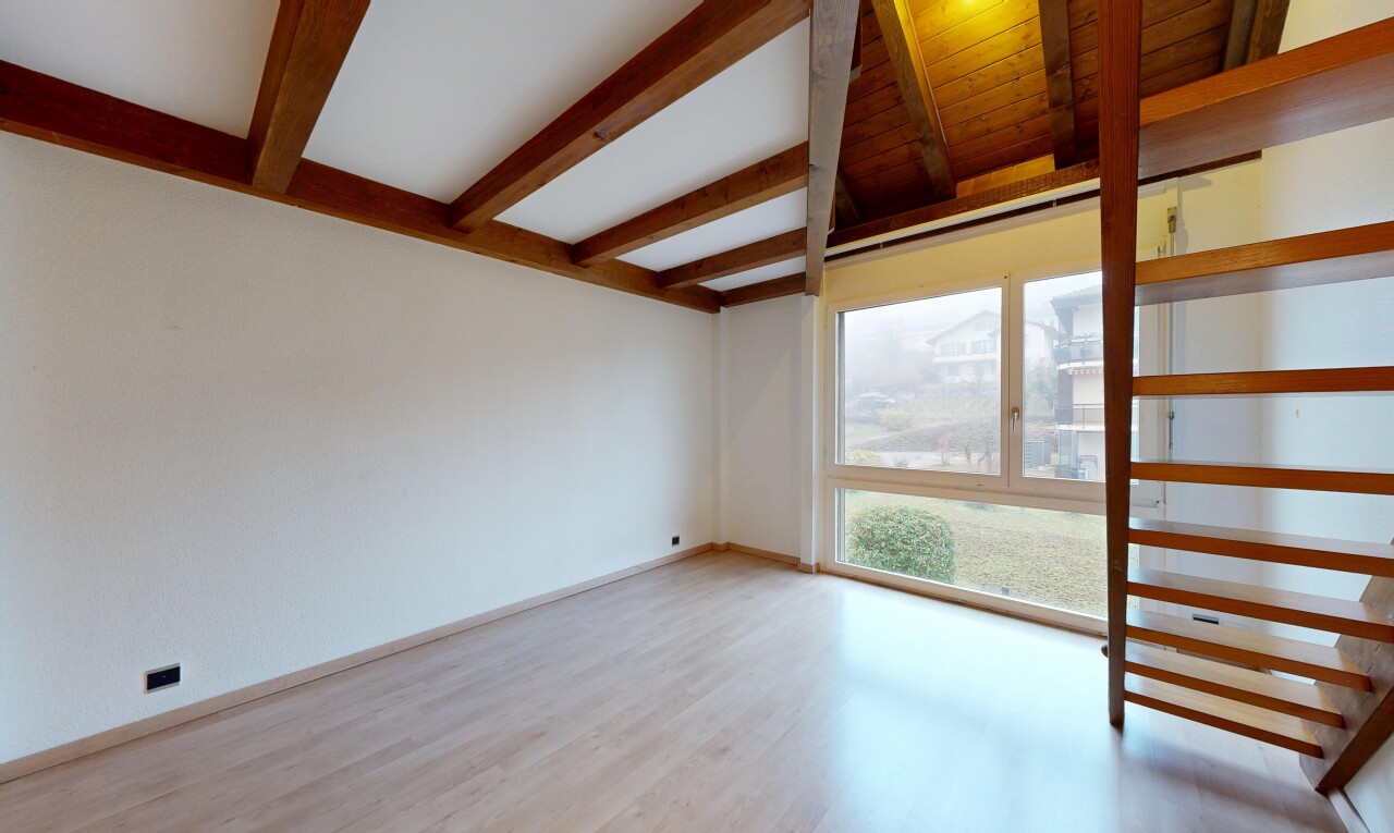 leerer raum mit balkendecke, beamed ceiling, natürliches licht, natural light, und gipskartonwand