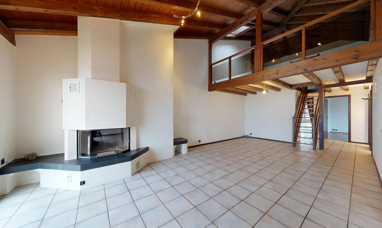 leerer raum mit kamin, balkendecke, beamed ceiling, inside property, und treppen