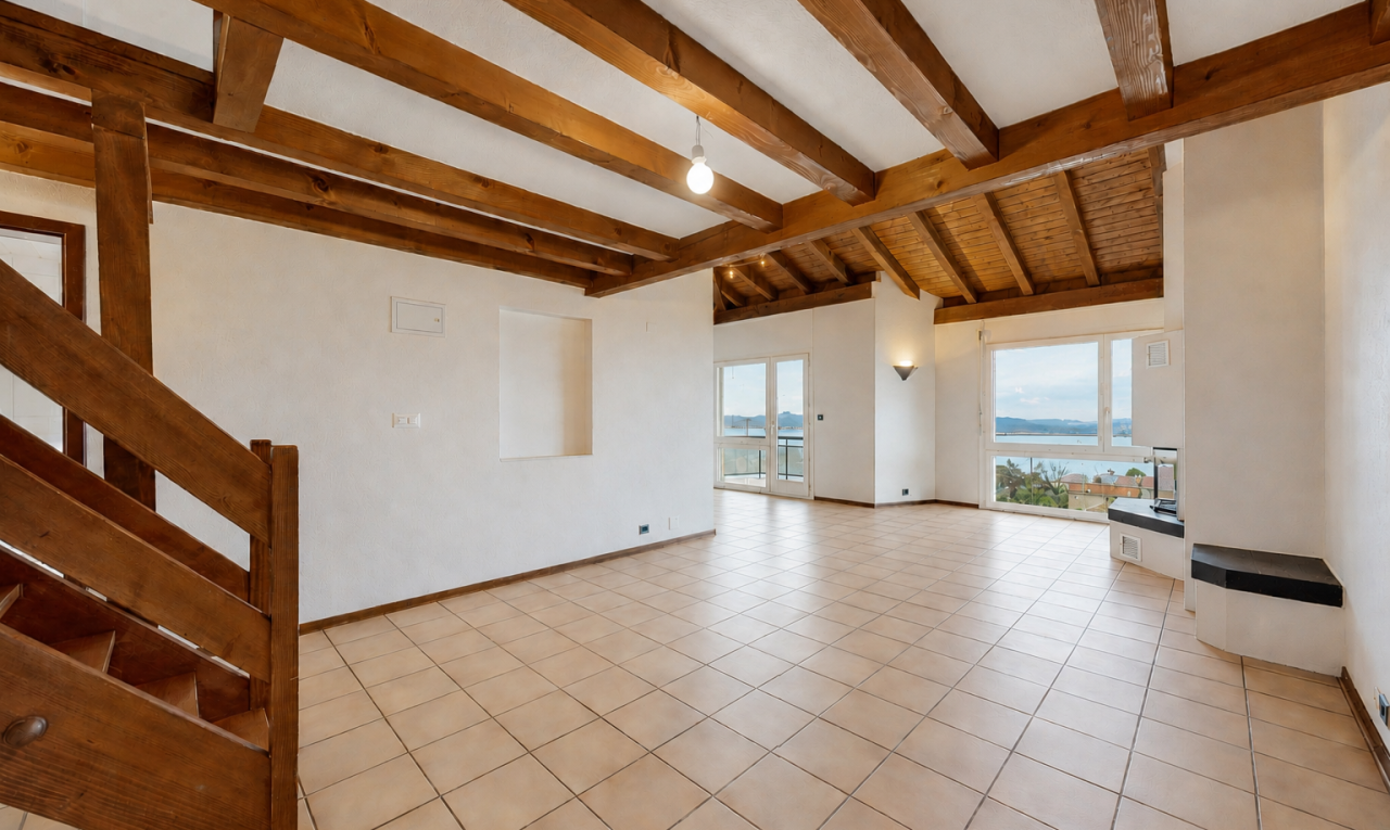 leerer raum mit inside property, treppen, vaulted ceiling, dachschräge, und light floor