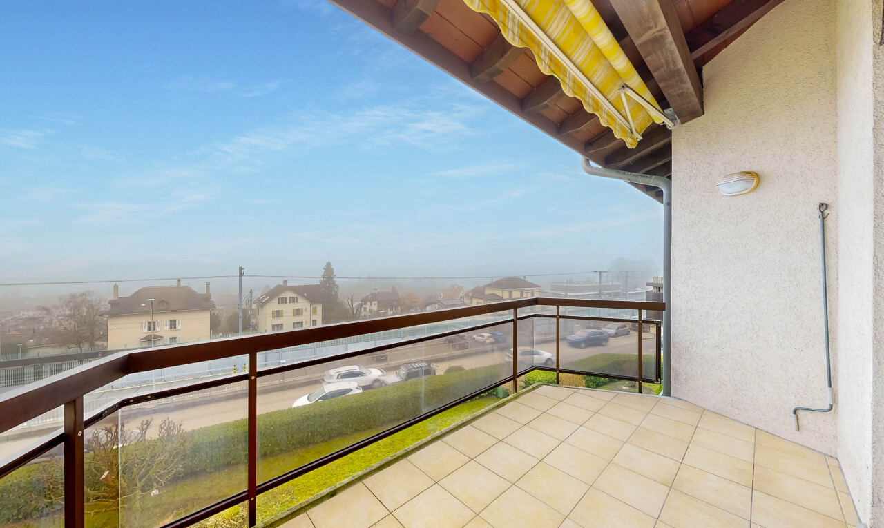 balkon mit day time, from property, und balkon